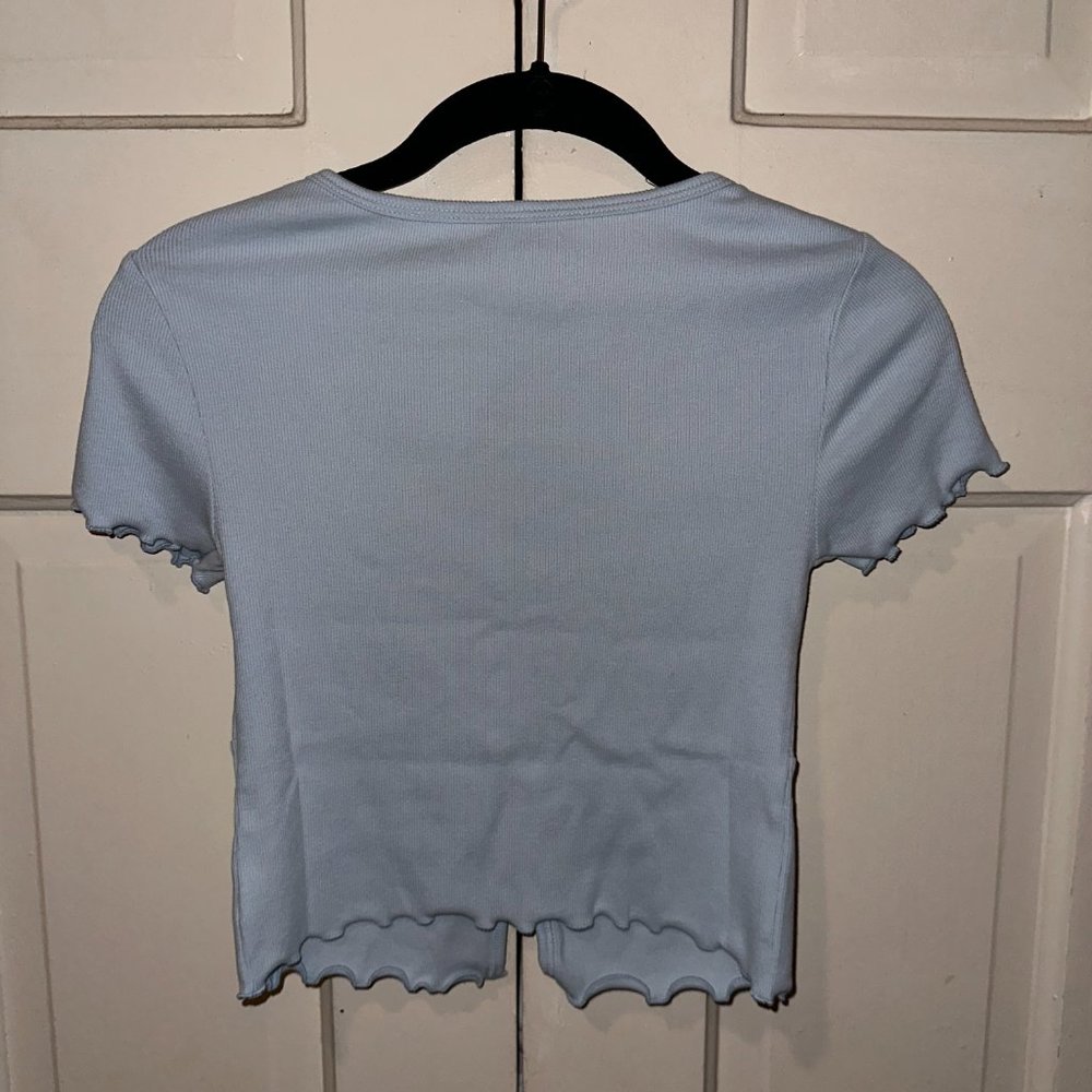 Flyaway Button-Front Cropped Tee - Picture 3 of 5
